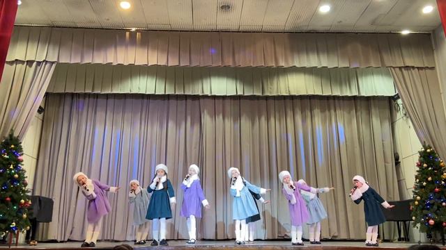 Ансамбль «Незабудка» - Кабы не было зимы, Преподаватель Барбашова Н.В., хореограф Осипова Е.О. ЦДШИ смотреть онлайн