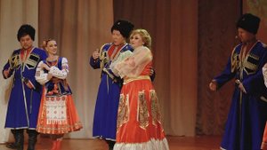 Елена Гуляева и ансамбль"Волжские казаки" песня Роспрягайте хлопцы коней??