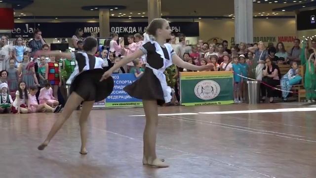 Танец "ОДНОКЛАССНИЦЫ" - дуэт Дарья Абызова и Татьяна Ерёмина