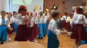 Танок "Осінній настрій" з листочками