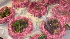 Невероятно вкусно! Корзиночки из фарша под сырной шубой!