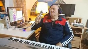 Немец рождённый в Казахстане,поёт на Казахском.