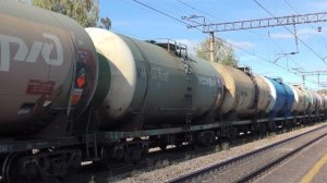 Электровоз 2ЭС5К-249 с грузовым поездом и электропоезд ЭД9Э-0038