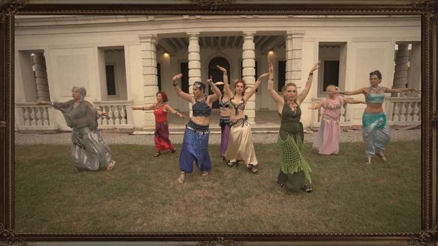 "Balkan vibes" - a fusion bellydance project by Holosericae смотреть онлайн
