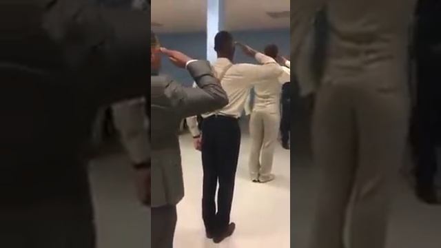 LEFT FACE, RIGHT FACE, MY FACE! смотреть онлайн