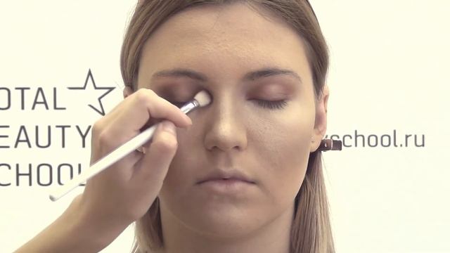 Фотомакияж.  Смоки айз с пигментами. Контуринг.