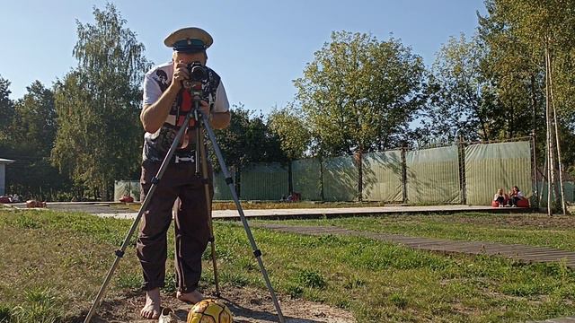 Режиссёр и Остап Бендер в одном лице в ожидании актёров