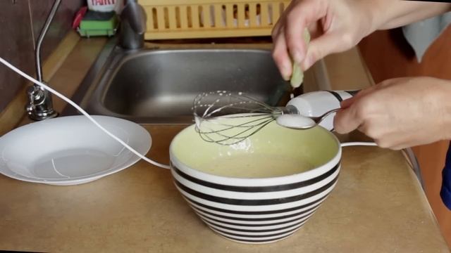 Классическая Шарлотка с Яблоками ? Простой Яблочный Пирог смотреть онлайн