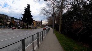 Пляж"Дельфин" начинает  напоминать набережную "Лоо",от пер Бризовый  к развилке.?ЛАЗАРЕВСКОЕ СЕГОДН