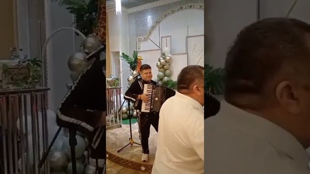 Восьмидесятые, музыкант раскачал толпу, AKBOYS ЖЖЁТ!!! легендарные песни!!! Гармонь рулит!!! смотреть онлайн