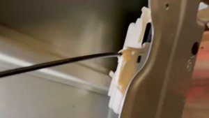 Volvo XC90 (2015 - )  - how to fix rear doors mechanism problem