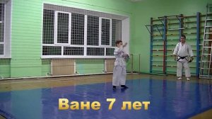 КАРАТЭ для мальчиков 7 лет. МАЛЕНЬКИЙ БРЮС ЛИ с Нунчаками.