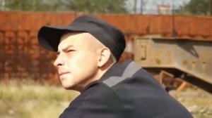 Парень круто читает рэп на зоне