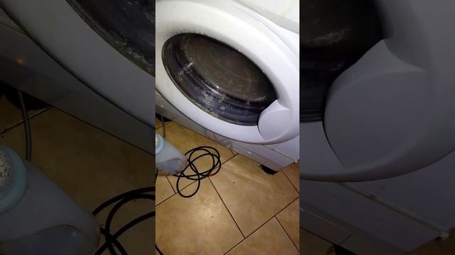 Стиральная машинка ремонт в барабан попала смазка подшипника – смотреть ...