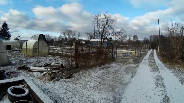 Первые впечатления от  дачи. Прибор для проверки почвы. Собираем последние яблоки.