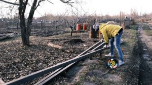 Как установить столбы для забора своими руками