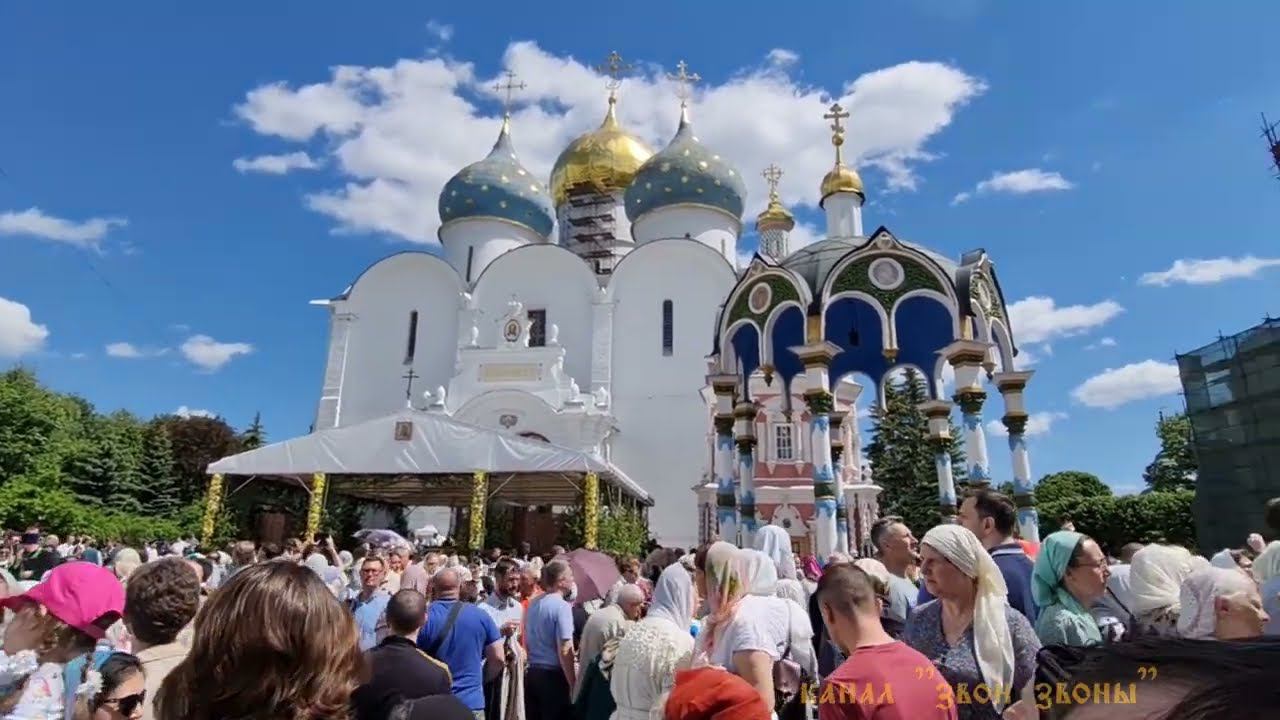 Звон двух колоколен Троице-Сергиевой лавры по окончании Литургии, 12.06.22