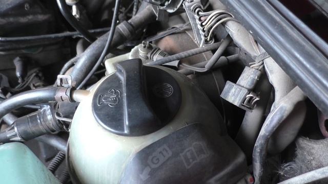 Зачем нюхают крышку бачка? Выхлопные газы в системе охлаждения. Признаки пробитой прокладки ГБЦ смотреть онлайн