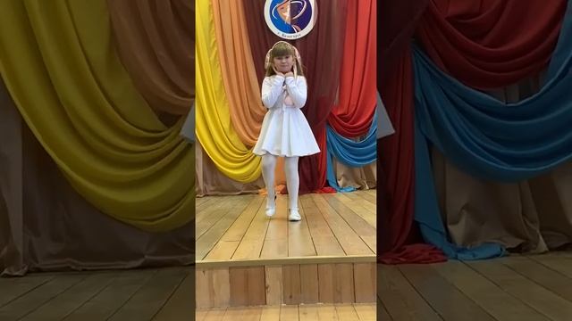 Москаленко Альбина, 8 лет (поэзия - А. Барто «Дело было в январе»)