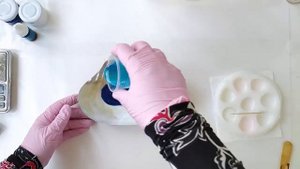 Море из эпоксидной смолы в большой ракушке