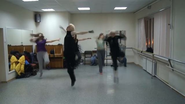 Тренировки учеников школы танцев Тэ-кари смотреть онлайн