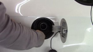 Как снять лючок бензобака на VW Polo.Gas cap cover removal VW polo.
