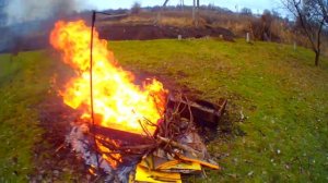 Что будет если тушить кипящее масло водой,эксперимент