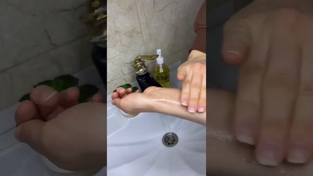 Elizavecca Гидрофильное масло с оливой 90% Olive Cleansing Oil 300мл смотреть онлайн