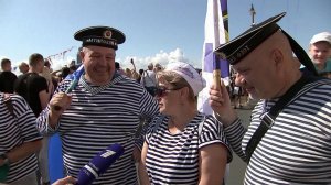 Зрители на Сенатской площади делятся эмоциями после парада ВМФ