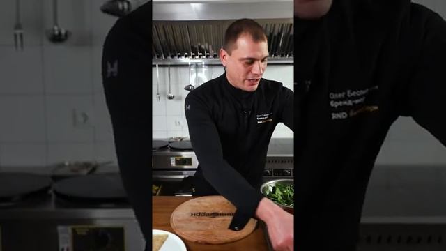 Готовим блин Филадельфия с бренд-шефом Блинбери Олегом Бесполудиным
