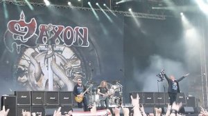 Saxon - Heavy Metal Thunder (live)