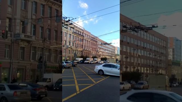 Ростовский Экономический Университет РИНХ на центральной улице города Большая садовая.