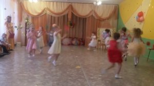 Танец осени. в детском саду