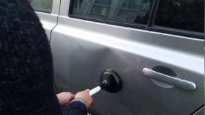 Народные лайфхаки. Берём вантуз, пластиковую бутылку, магнит и избавляемся от вмятин на машине