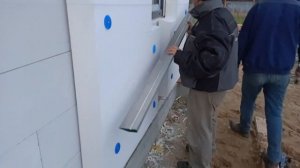 Приклейка пенополистирола на газобетон при помощи клей-пены Ceresit CT84, ликбез на стройплощадке