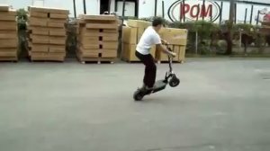 Электросамокат, видео трюки на электросамокате