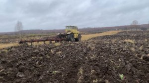 К-701 с плугом