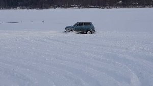 нива 2121 сток, по снегу .