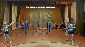 Номер с обручами