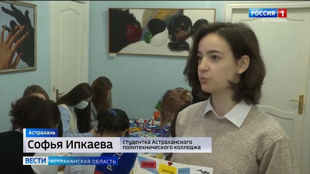 В Астрахани будущие графические дизайнеры создали свою футуристическую книгу