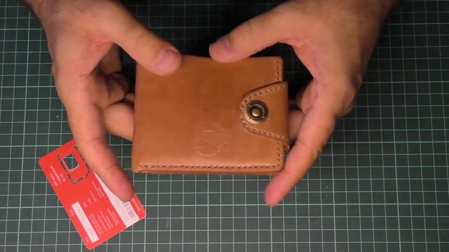 Кошелек-бифолд с монетницей. смотреть онлайн