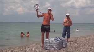 Вован продает пирожки на пляже, море, Сочи, Адлер   лето 2016