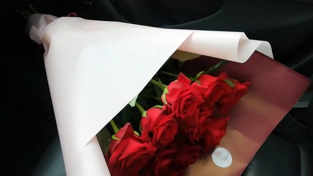 БУКЕТ С КРАСНЫМИ РОЗАМИ СОРТ ГРАН ПРИ - ВАШИ ЗАКАЗЫ - ДОСТАВКА БУКЕТОВ ПО АДРЕСУ
