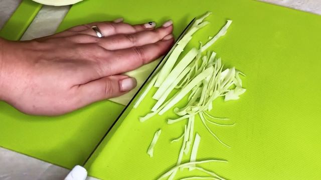 Как нашинковать капусту. Показываю два простых и быстрых способа.