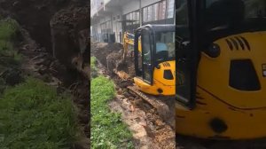 Мини экскаватор JCB 8030 zts. Копаем траншею под водопровод торгового центра.