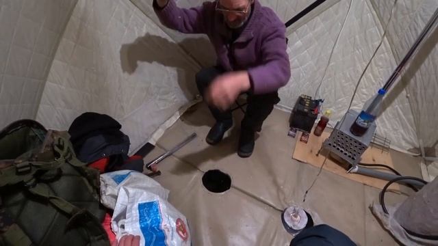 Рыбалка на РИПУСА оз.Инголь по перволёдью/ Идём по тонкому льду/ ПОКЛЁВКА за ПОКЛЁВКОЙ всю НОЧЬ!!! смотреть онлайн