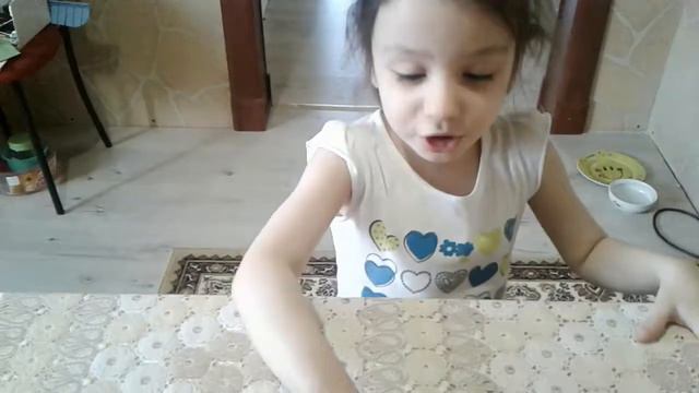 Собираем березовый сок...Сладкий и полезный сюрприз для Софии смотреть онлайн