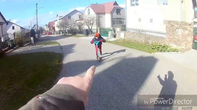 Самокатерские будни: делаю трюки на скуте и катаюсь. смотреть онлайн