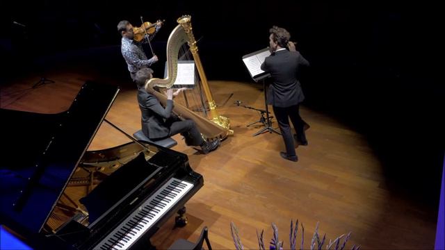 Arnold Bax - Elegiac Trio for flute, viola and harp смотреть онлайн