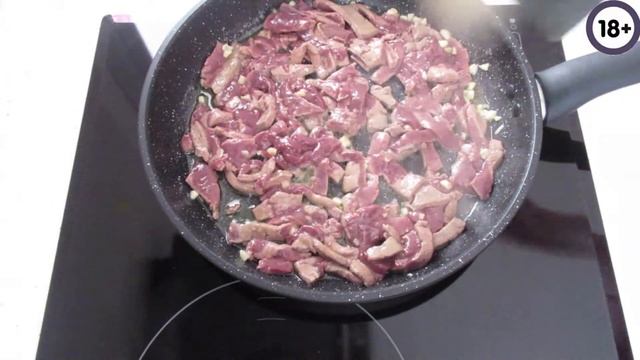 НЕЖНАЯ ТУШЕНАЯ ПЕЧЕНЬ С ФИНИКАМИ И ШПИНАТОМ! ОРИГИНАЛЬНЫЙ И ИЗЫСКАННЫЙ РЕЦЕПТ смотреть онлайн